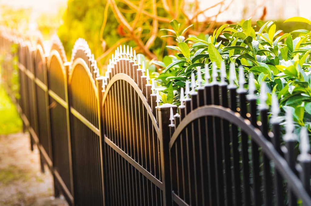 How do you calculate wrought iron fence?